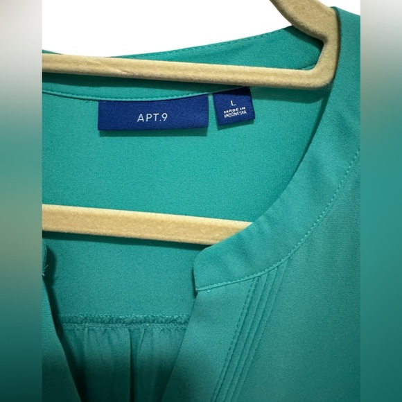 Apt 9 - Teal polyester V-Neck Button Front Top - Size L - Picture 2 of 3